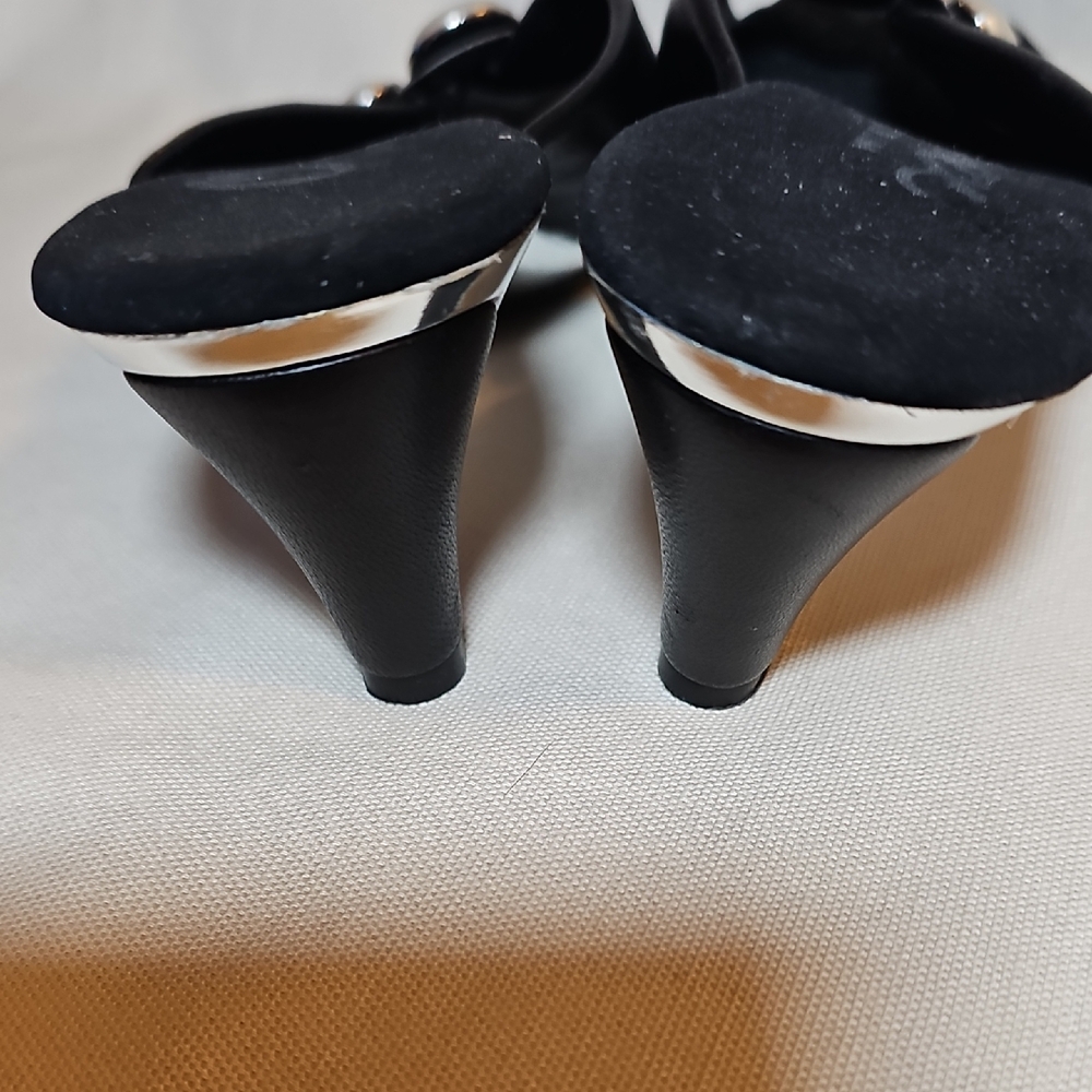 Onex Black Mules with Pearl Embellishments Size 6 - Picture 5 of 11